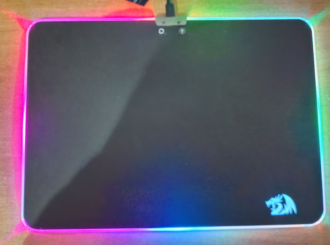 Vând Mousepad RGB Redragon Aurora
