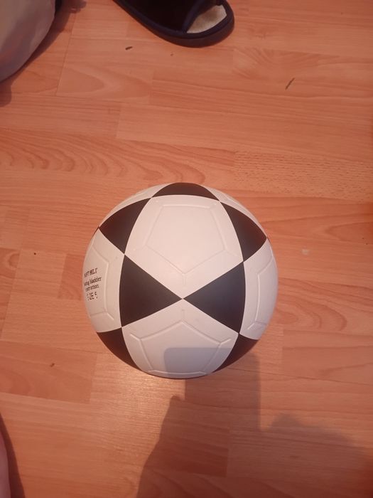 Продам мяч футбольный  5 размер