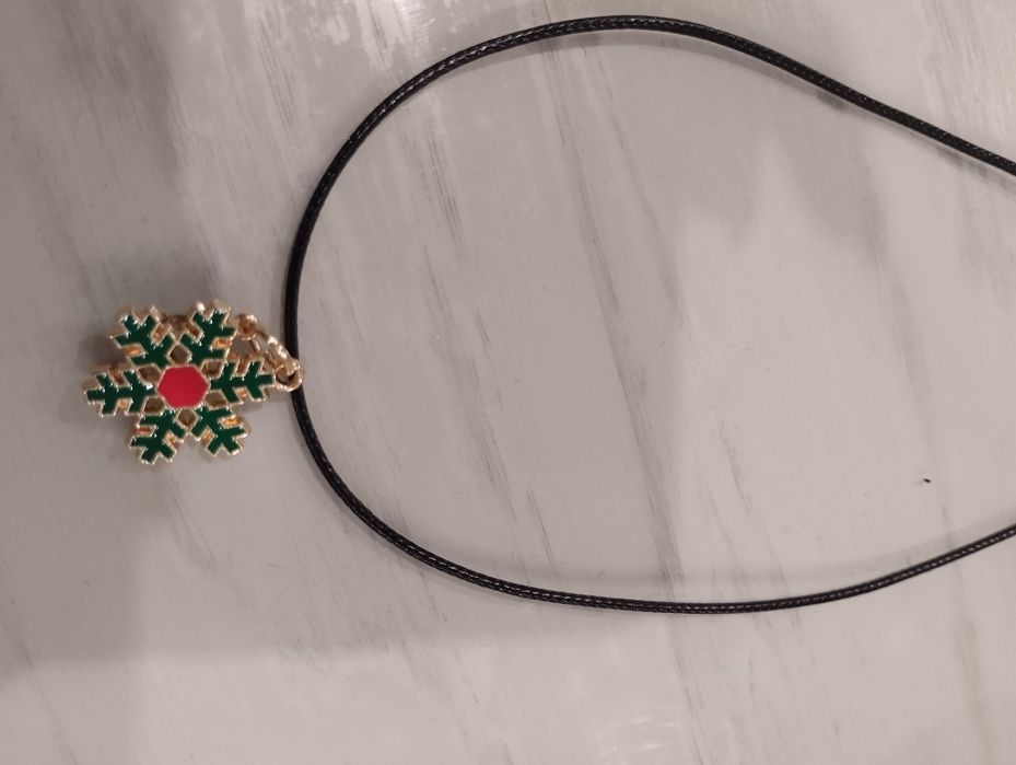 Коледни колиета и Висулки