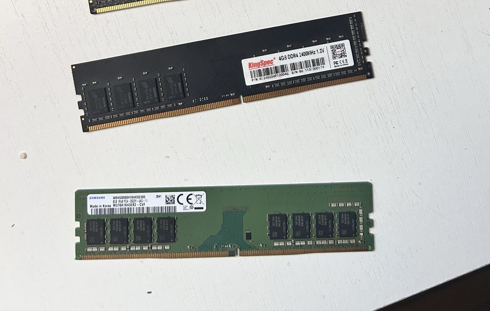 Две оперотивные платы по 4гб ddr4