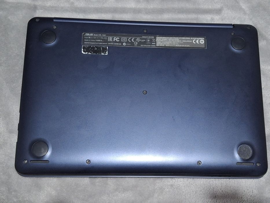 Vând Asus EeeBook X205TA