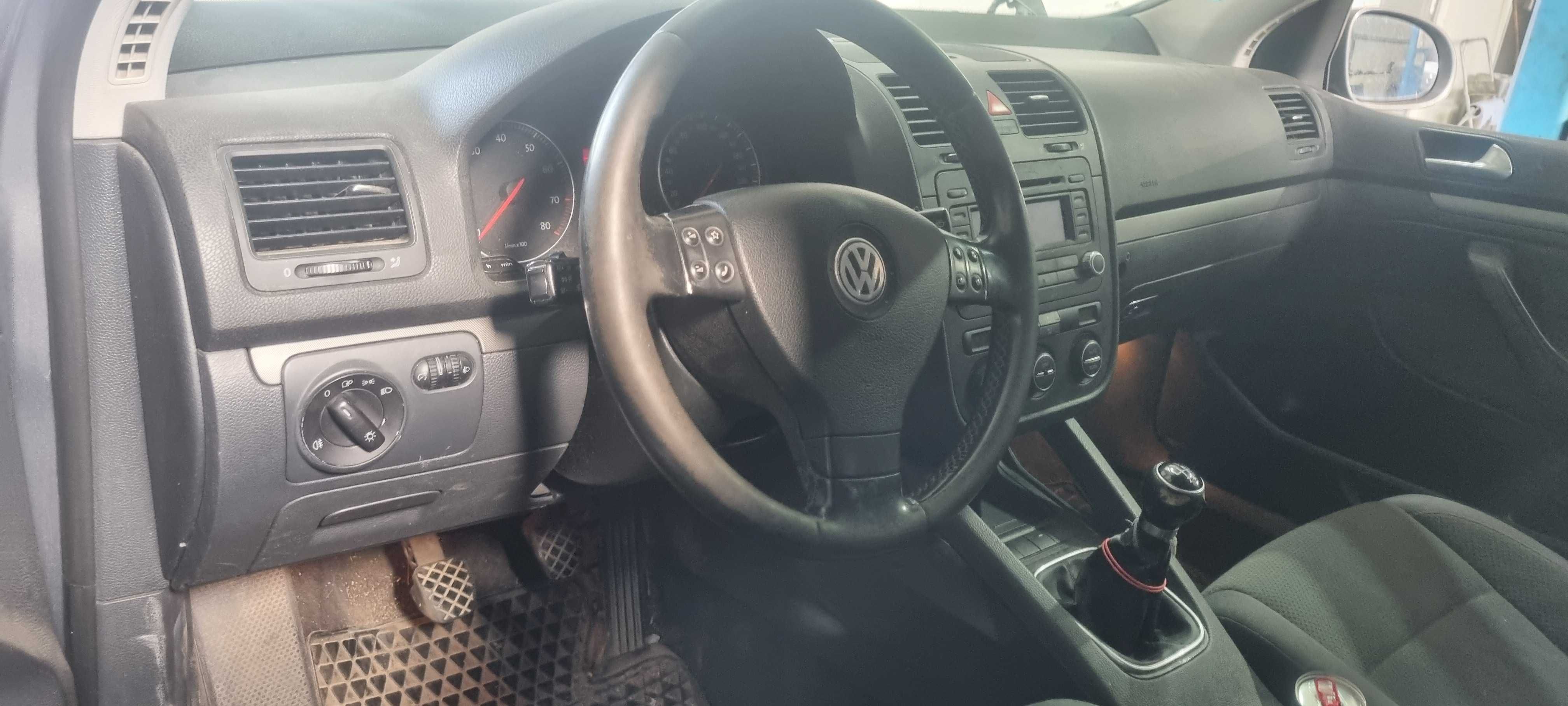 Dezmembrez VW Golf 5 Hatchback 1.6 MPI motor BSE benzina