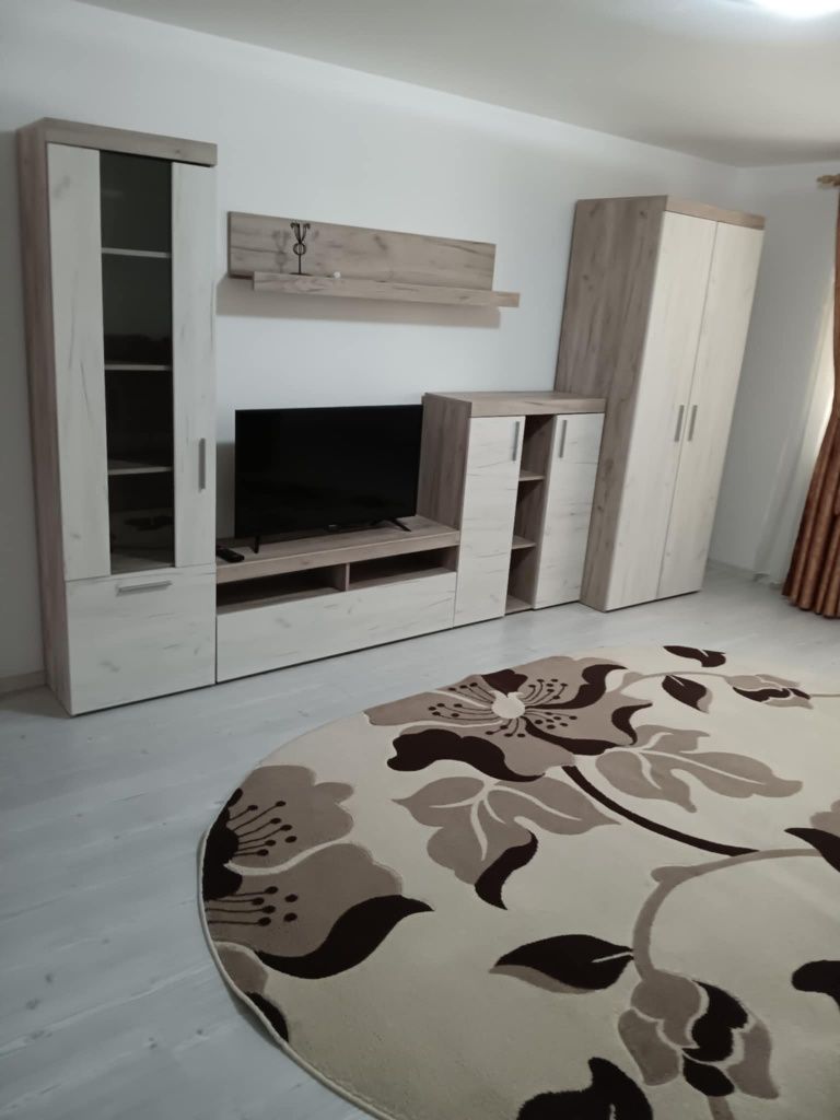 Închiriez apartament cu două camere, Micro 17, Satu Mare