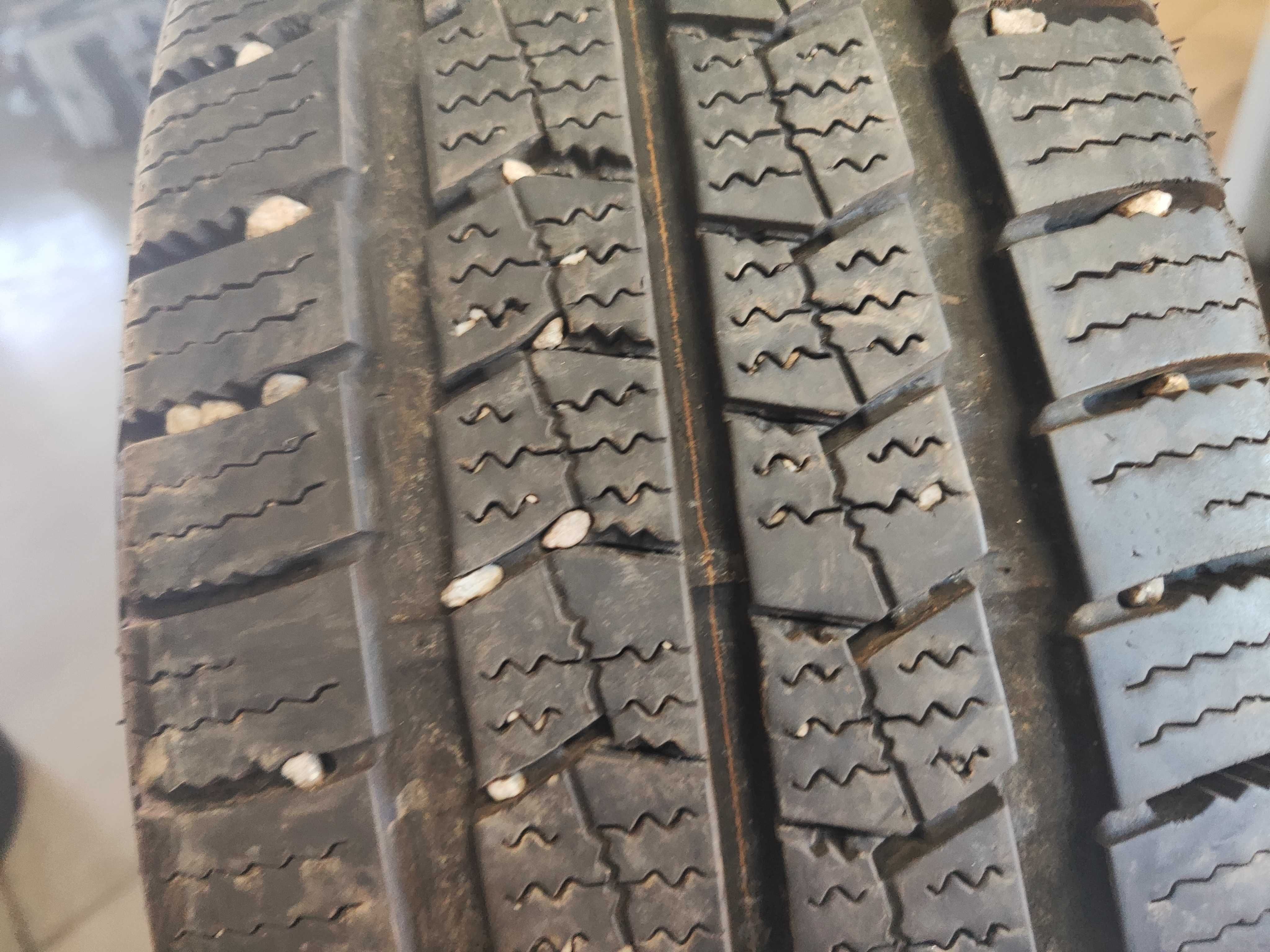 2бр.зимни гуми 215/65/16C Nexen