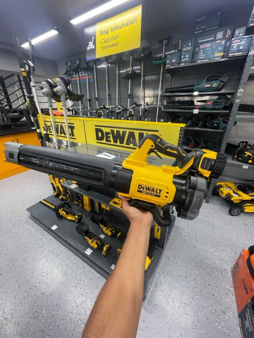 Аккумуляторная воздуходувка DeWALT DCMBL562P1-QW