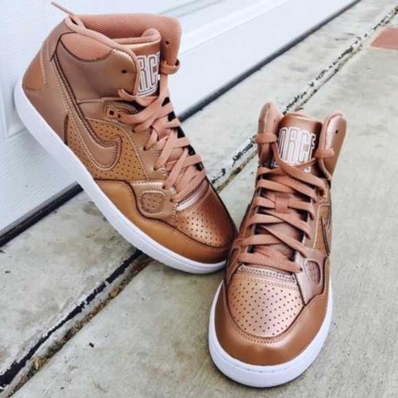 Nike Bronze Rose