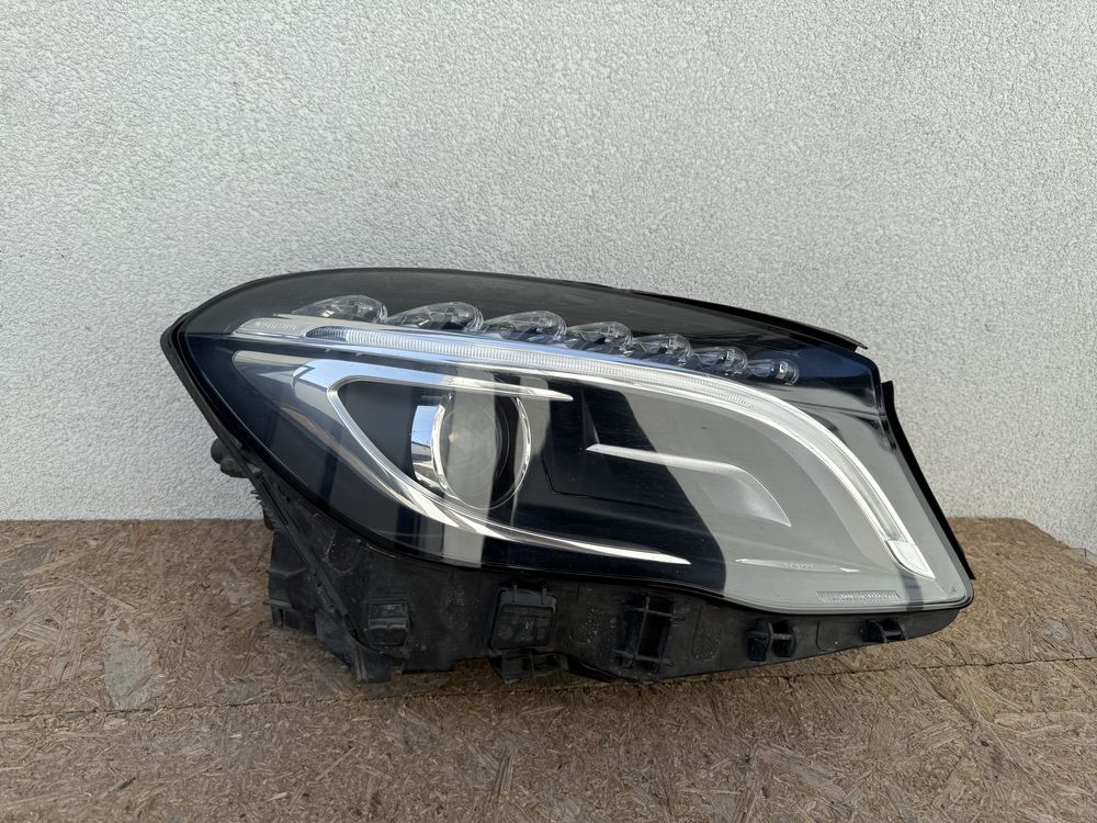 Far dreapta Mercedes GLA W156 Xenon + LED Original Europa