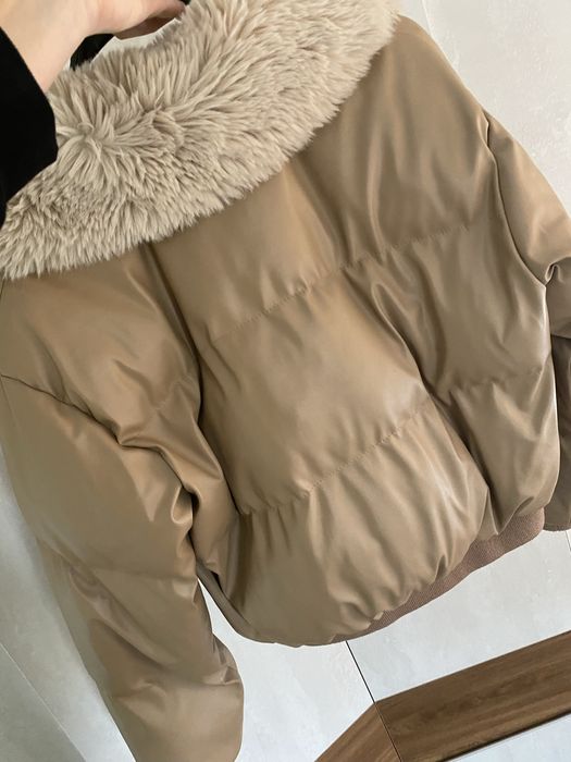 Дамско зимно бежово яке с кожена яка