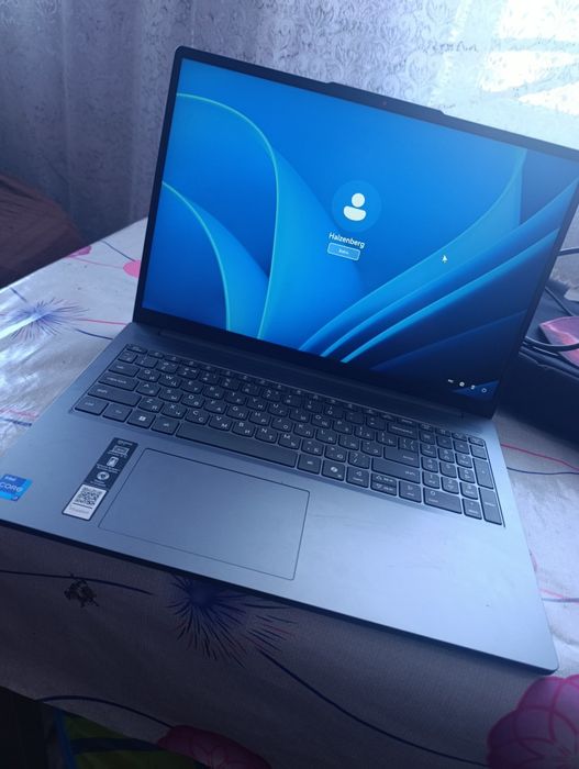 Продам ноутбук новый.