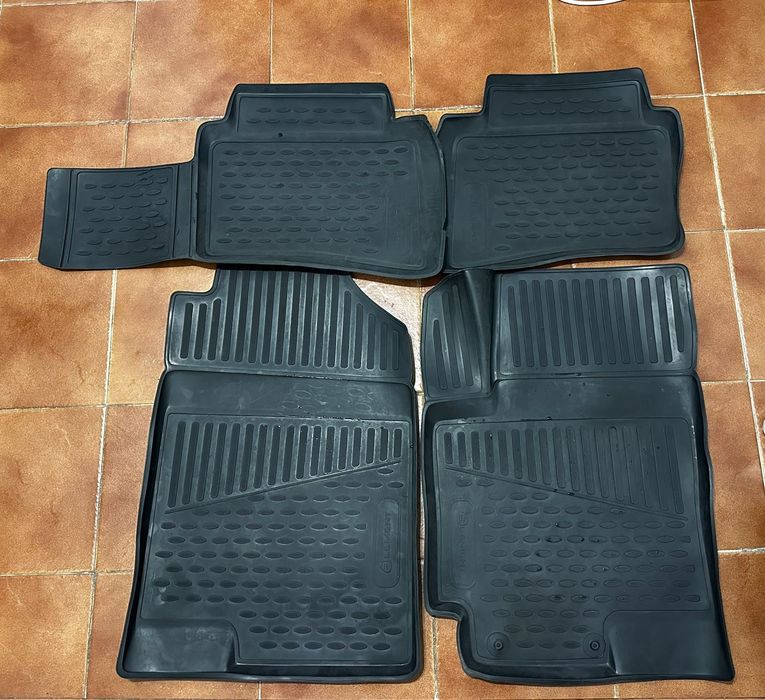 Продам коврик kia rio x-line в отличном состоянии