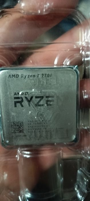 Процесор AMD Ryzen 7 2700