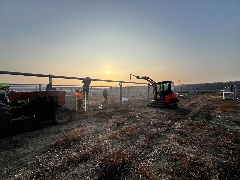 Închiriez Miniexcavator 3tone!