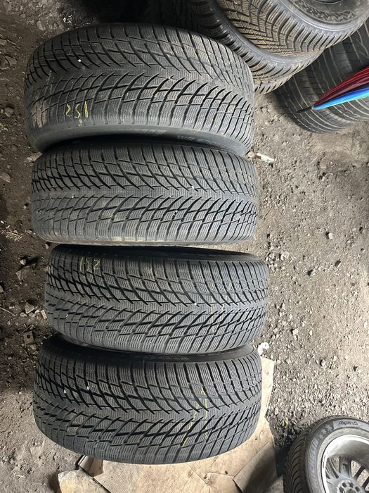 Хубави зимни гуми 4 бр. 235.55.17