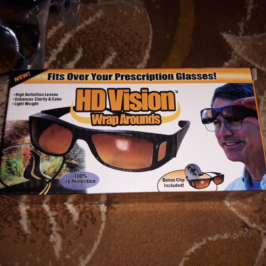 Vând  ochelari HD Vision de condus pe timp de noapte si timp de zi