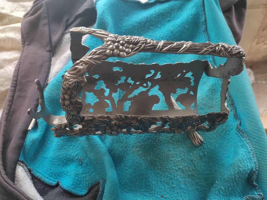 Луксозна стойка за вино метална
Цена 30 лв