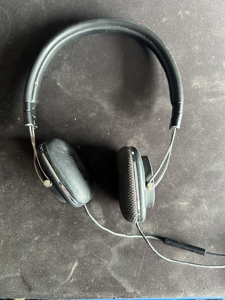 Casti bowers & wilkins si AKG
