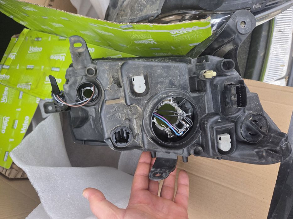 De vanzare faruri logan