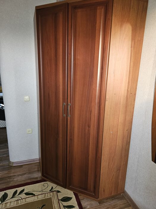 Продам коричневый шкаф