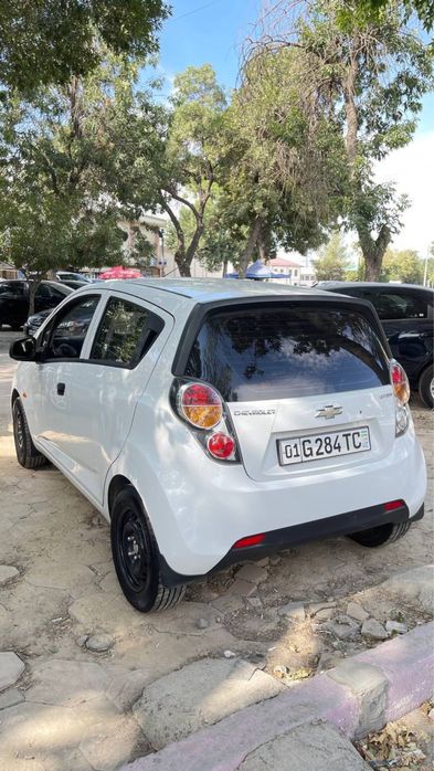 Продаю свой спарк 2010 года