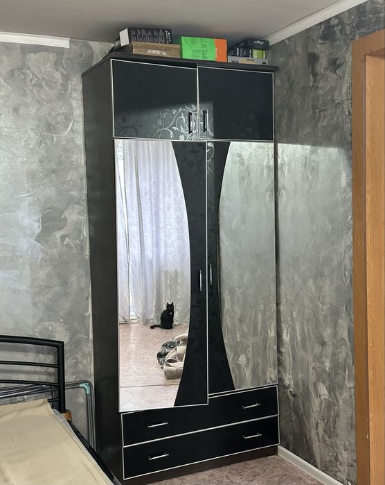 Продам шкаф черного цвета