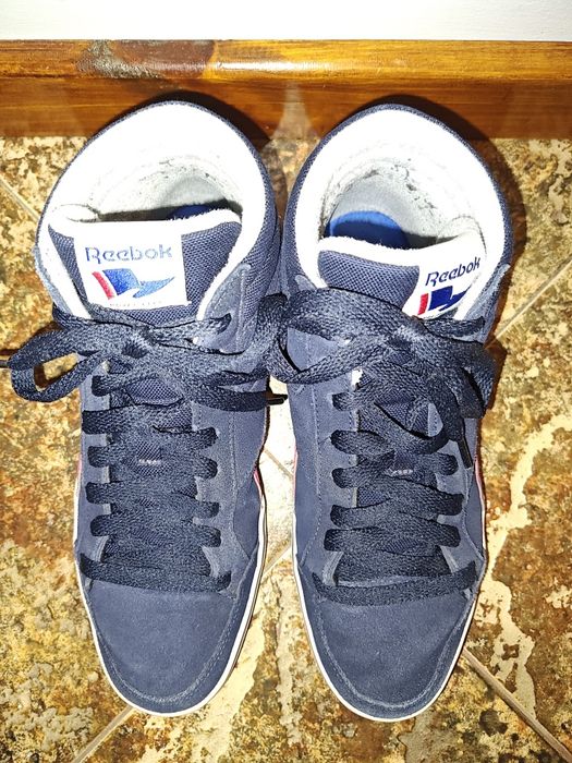 Продавам дамски маратонки Reebok