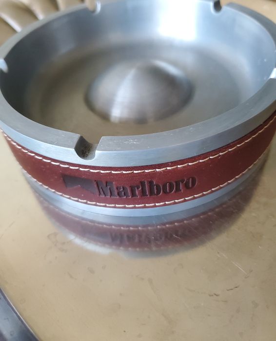 Scrumiera din metal greu Marlboro