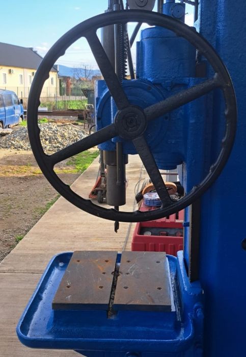 Vând mașină de gaurit industriala