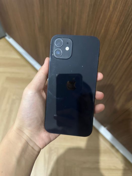 Продам Айфон 12