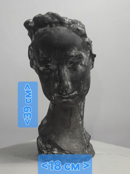 Бронзова склуптора  глава.