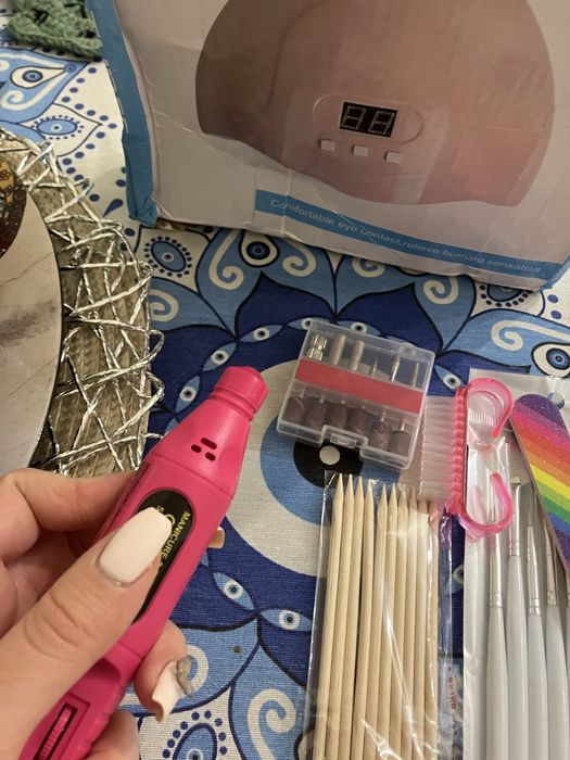 Чисто нов комплект за маникюр