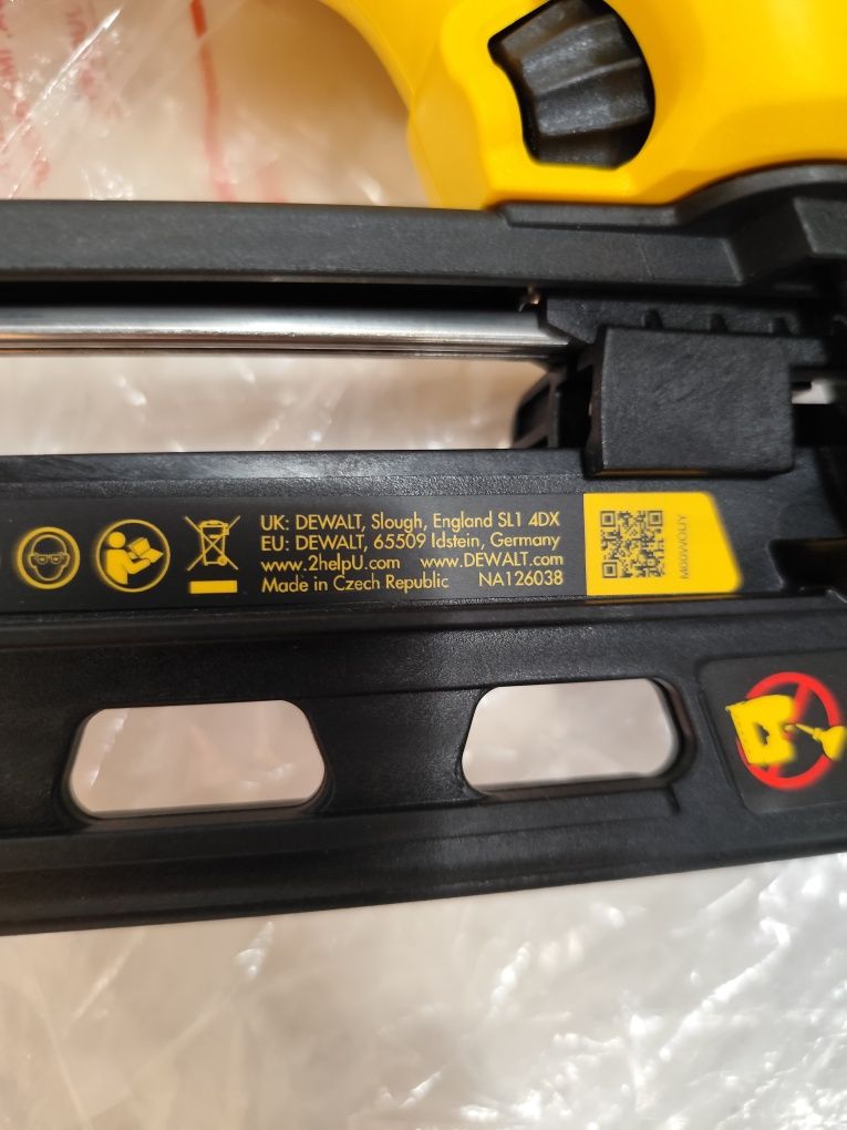 Безчетков акумулаторен такер пистолет Девалт DeWALT DCN660 с гаранция