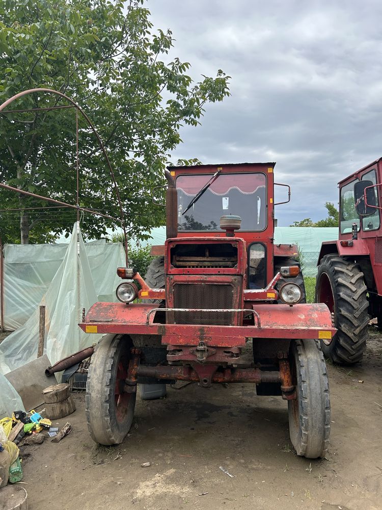 Tractor de vinzare  U 650  mai multe detalii in privat