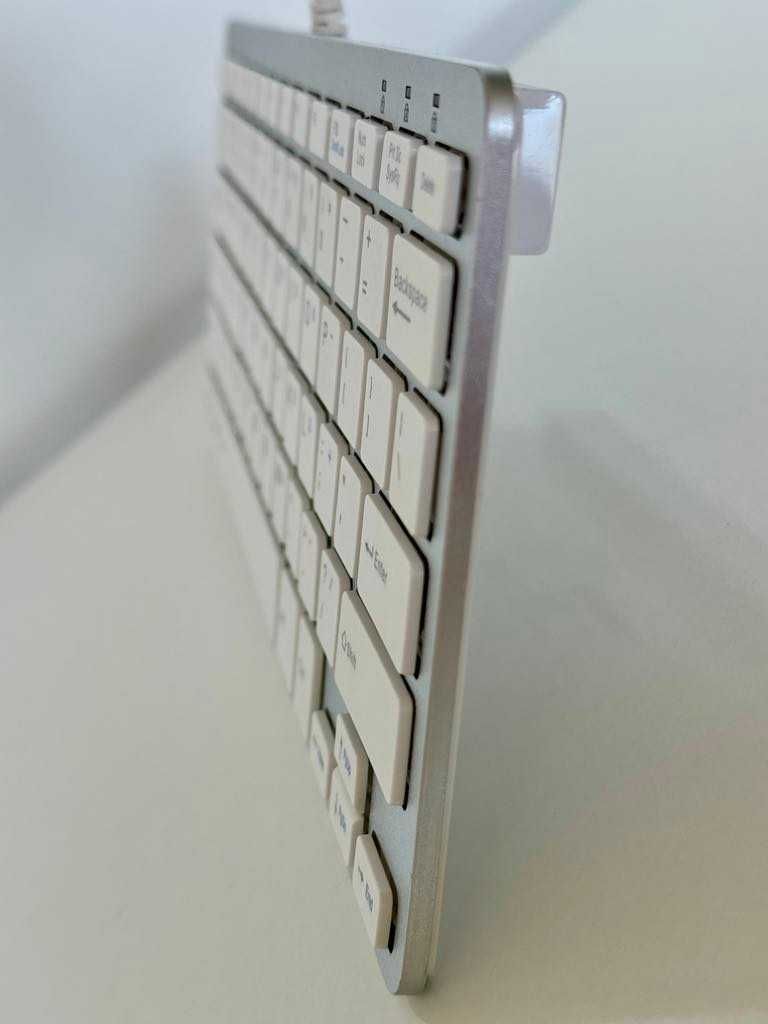 Компактна ергономична клавиатура R-Go, бяла, USB