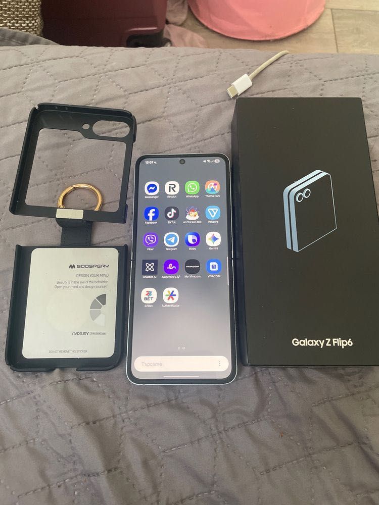 Samsung Z flip 6 256 GB  ПЕРФЕКТЕН !!!