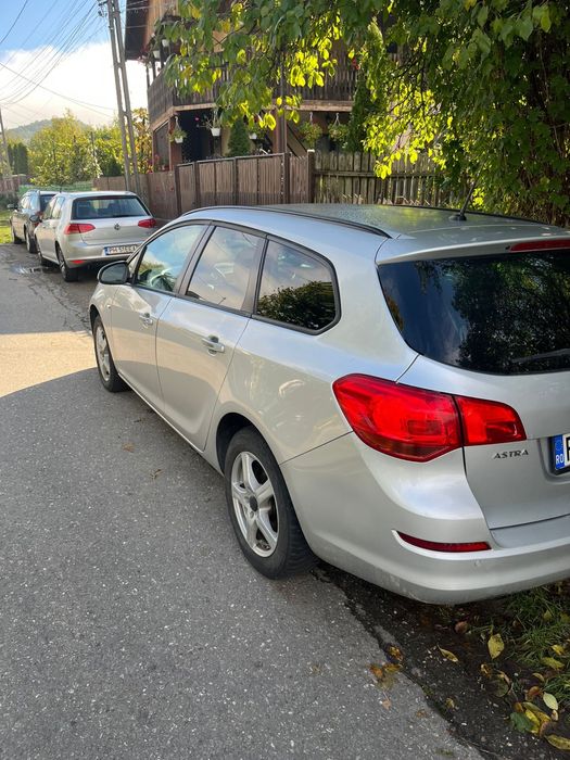 Vând Opel Astra J 2011