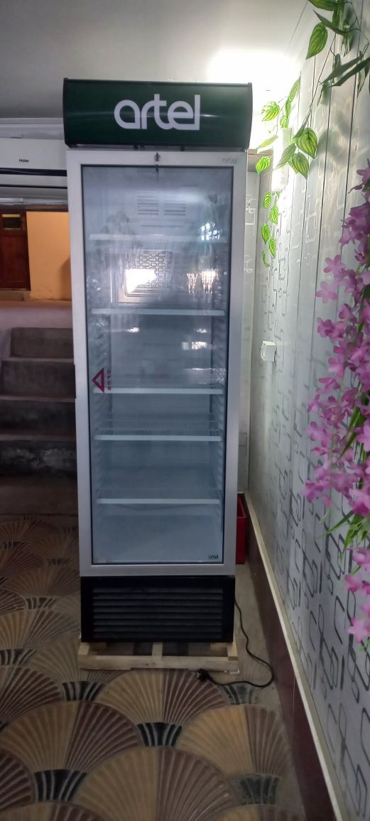 Витрина холодильник