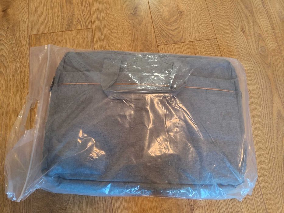 нова чанта за лаптоп 15'6