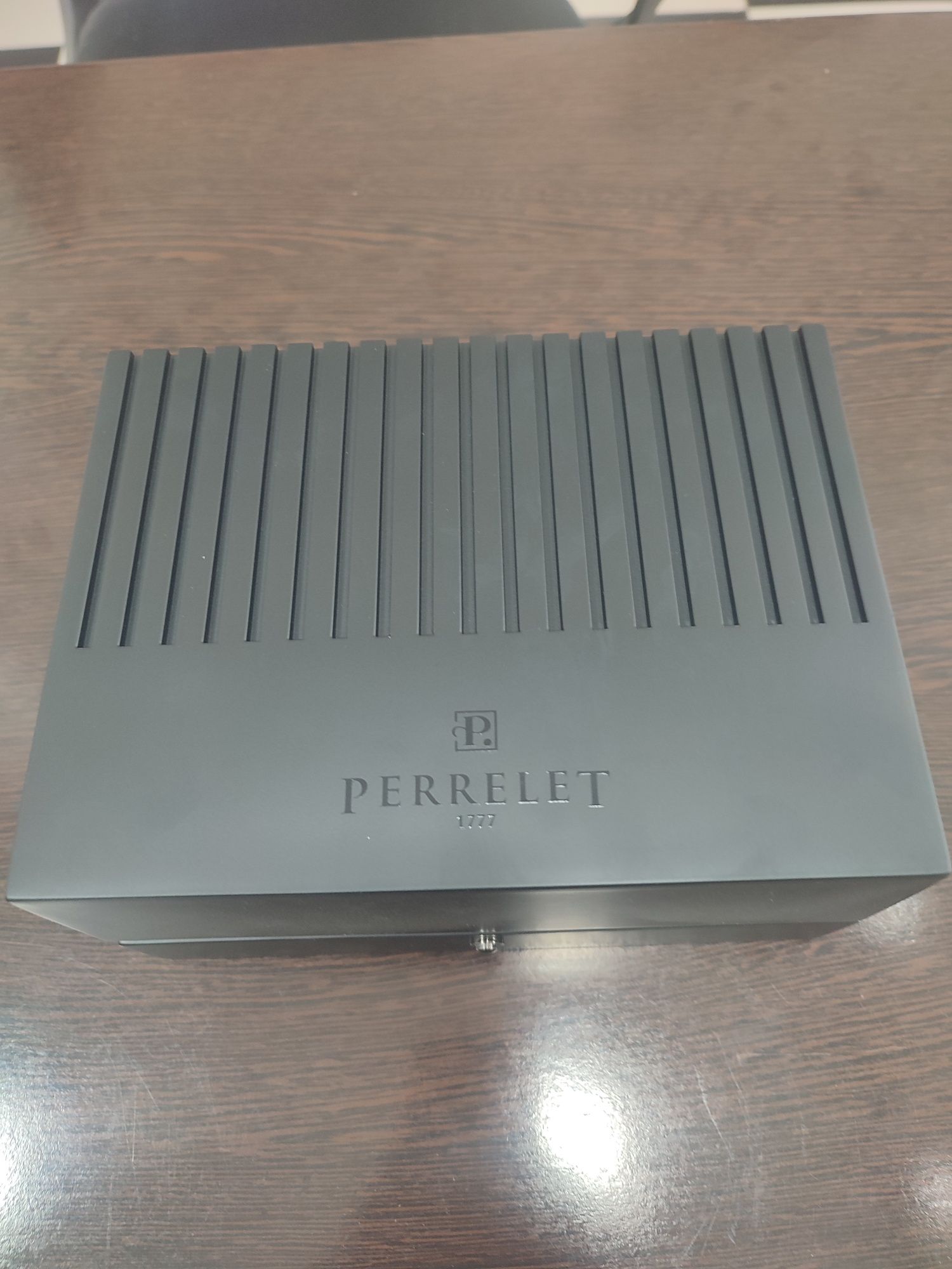 Продаются оригинальные швейцарские часы PERRELET