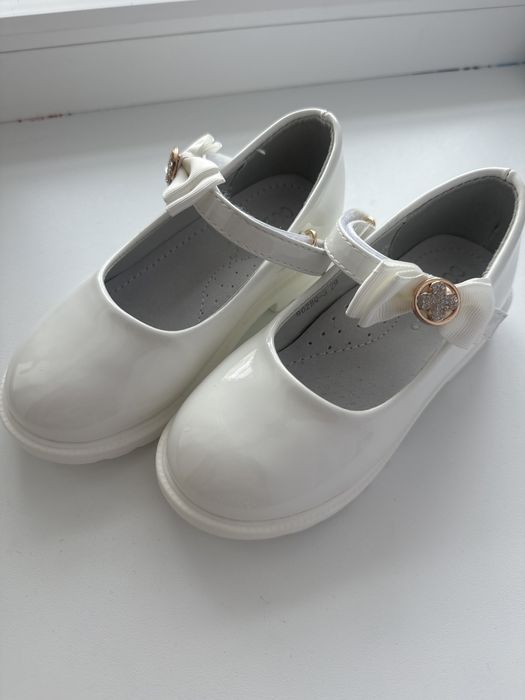 Продам туфли для девочки