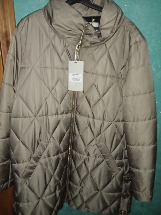 Куртка Турция оригинал 90 мыңға алынады новый вообще не одевали