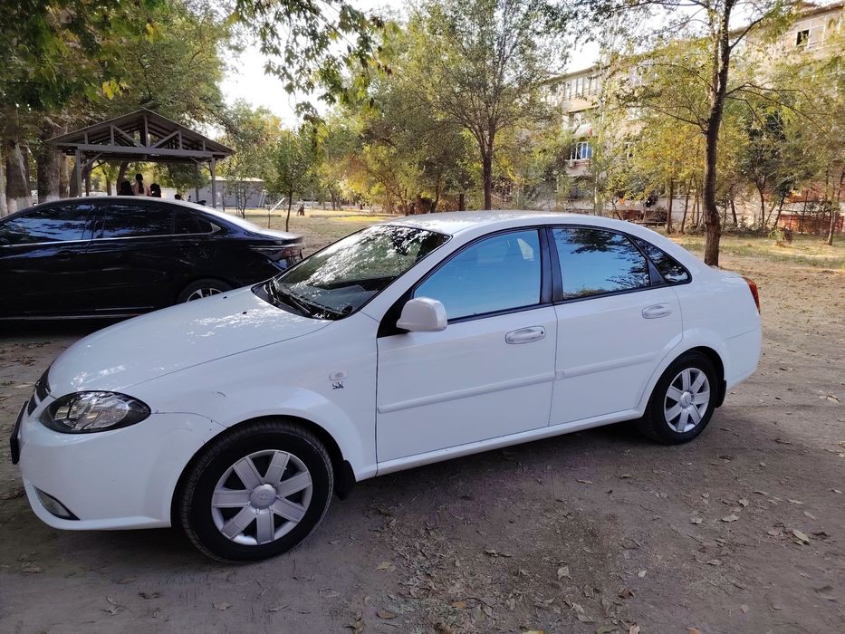Chevrolet Gentra 1 pozitsiya