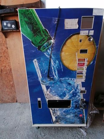 Automat pentru bauturi reci 450 euro/ buc.