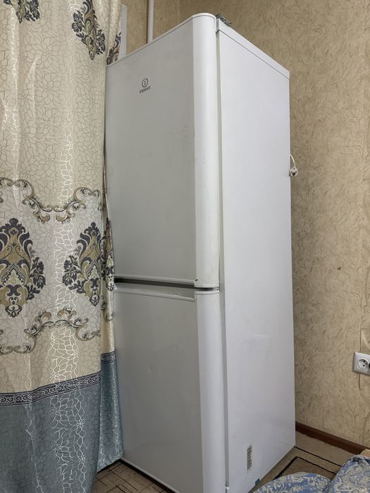 Холодилник работеть марозилка не работает