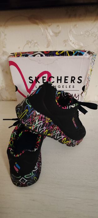 Skechers ,adidași  Nr 33 ca noi, superbi ,fetite