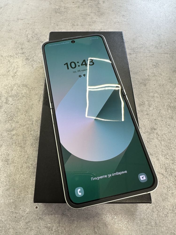 Samsung Z Flip 6 256GB Гаранция Б-102397 Не може да се заключи