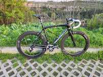 Оригинален Pinarello Rokh с капли DT Swiss и ел монтаж dura ace di2