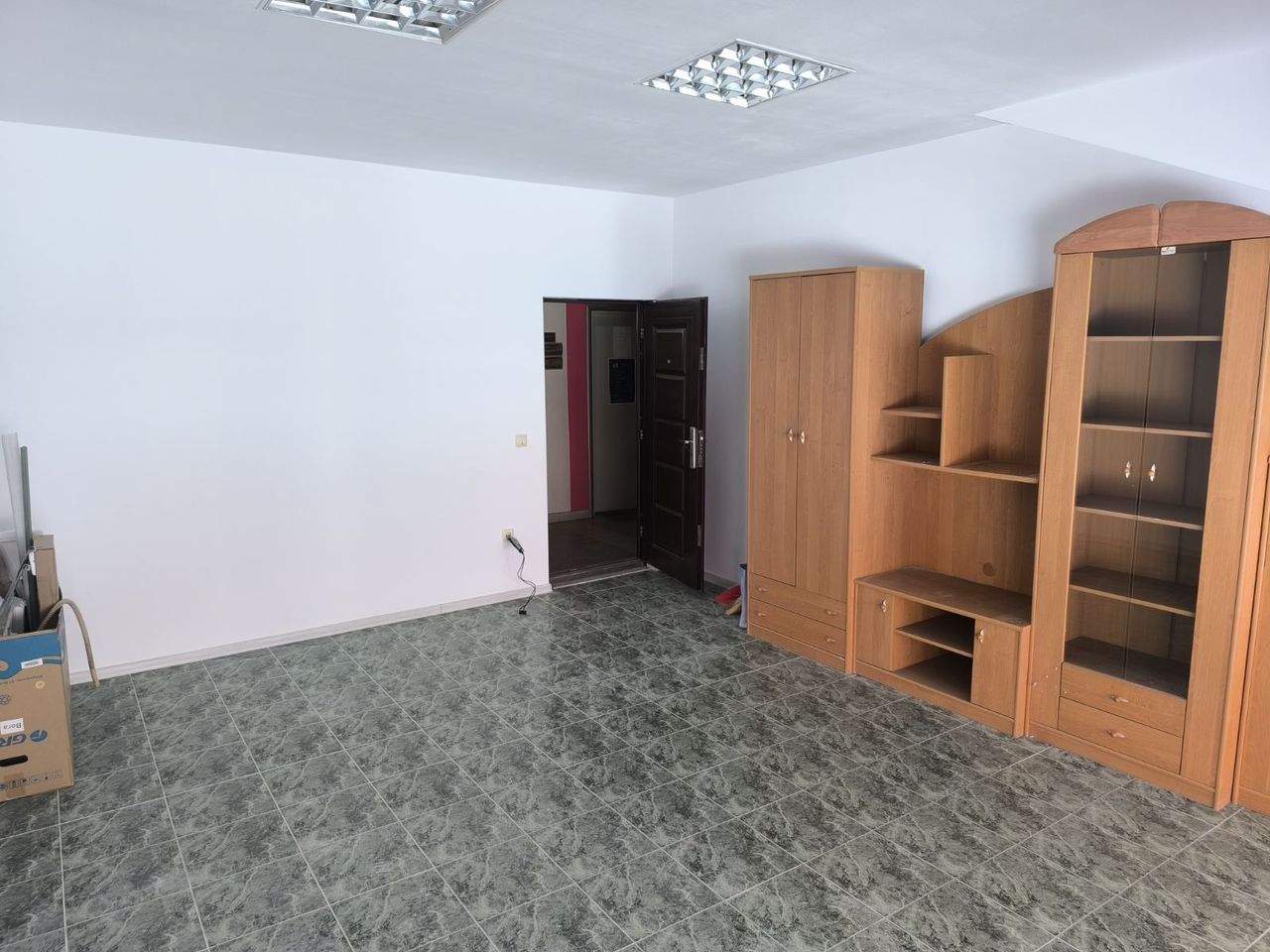 Продава се Офис в Казанлък - 28 кв.м за 1184 €/кв.м - Снимка #1