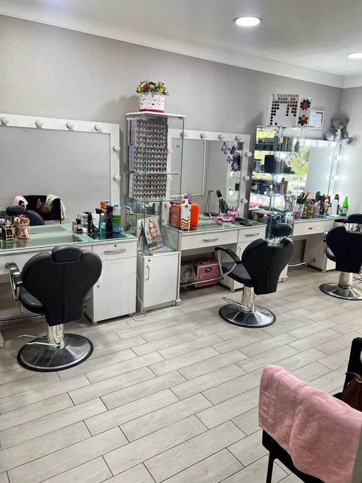 Salon mebellari sotiladi xolati ideal srochna sotiladi