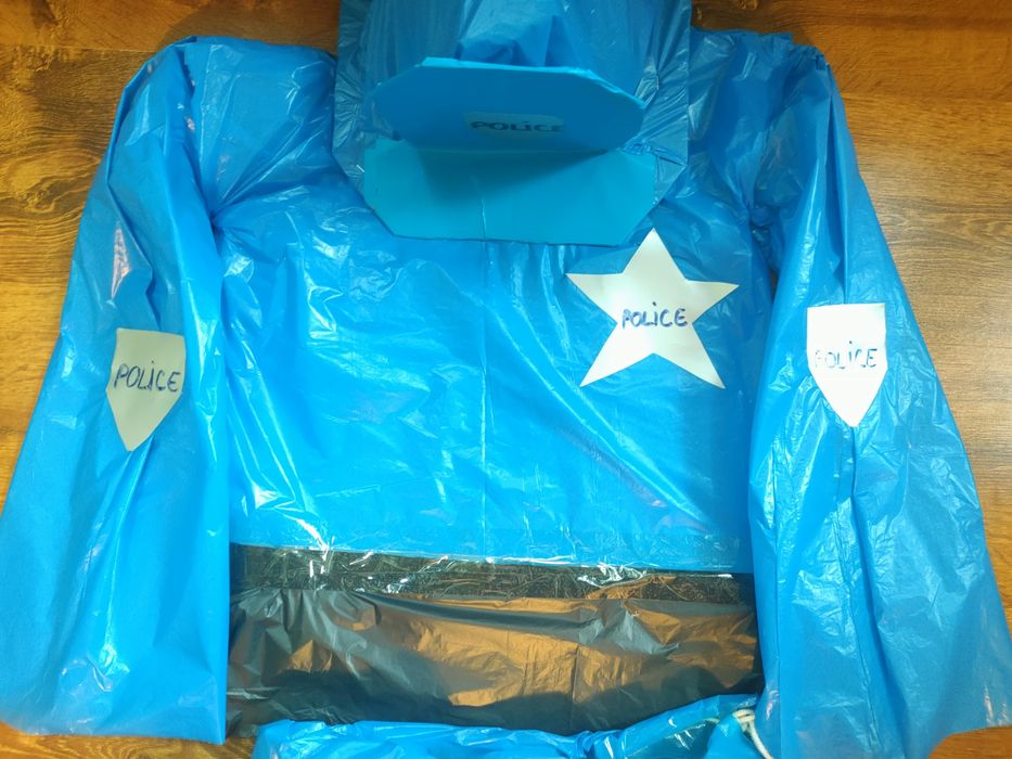 Costum material reciclabil polițist