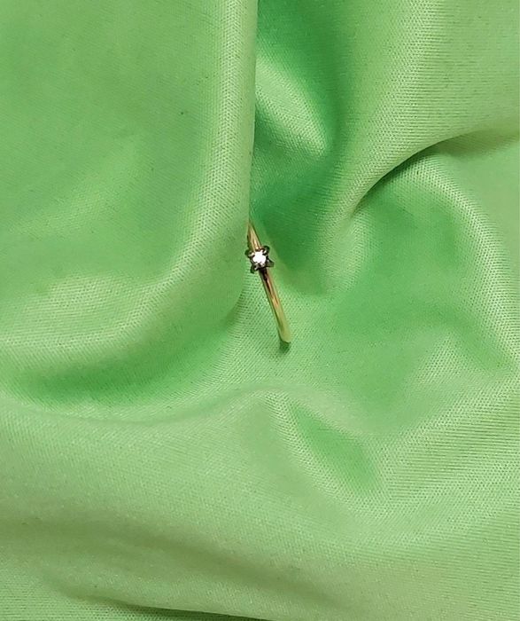 Нов златен пръстен с естествен диамант